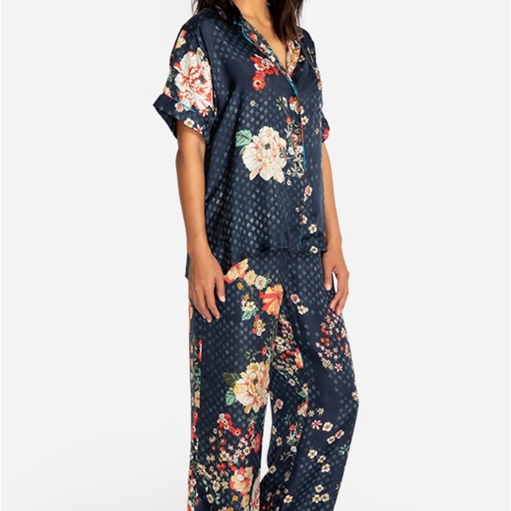 Johnny Was Ludios Silk PJ Set New With Tags, Size M. Retails for $288 - Picture 11 of 16